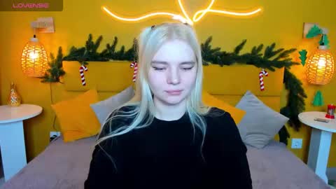 Snapshot of ruthbryant chatting on 12-14-25, 12:38 ruthbryant online show from 12-14-25, 12:38