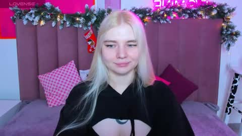 Snapshot of ruthbryant chatting on 12-16-25, 12:37 ruthbryant online show from 12-16-25, 12:37