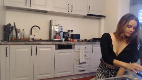 ruxandradanny online show from 12-12-24, 07:08