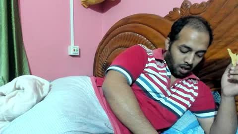 Snapshot of rwb17 chatting on 12-17-25, 09:37 rwb17 online show from 12-17-25, 09:37