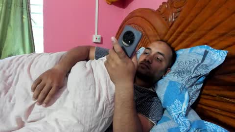 Snapshot of rwb17 chatting on 12-22-25, 09:06 rwb17 online show from 12-22-25, 09:06