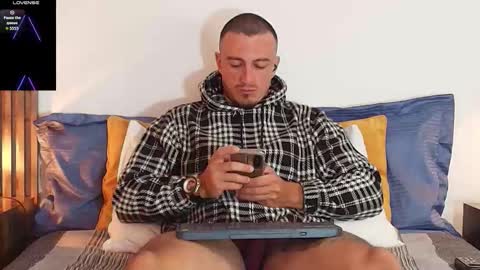 Snapshot of ryamcoast chatting on 02-15-26, 03:31 Sr Coast online show from 02-15-26, 03:31