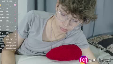 Snapshot of ryan_mckenzziee chatting on 11-07-25, 06:35 ryan online show from 11-07-25, 06:35