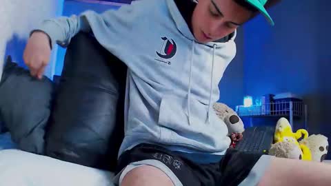 Ryannhill  online show from 02-10-26, 07:12