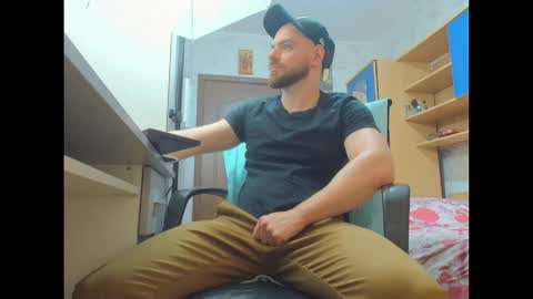 Snapshot of ryanstone_ chatting on 01-10-26, 05:42 Ryanstone online show from 01-10-26, 05:42