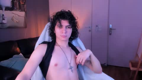 Snapshot of rylanstone chatting on 09-29-25, 08:13 Rylan online show from 09-29-25, 08:13