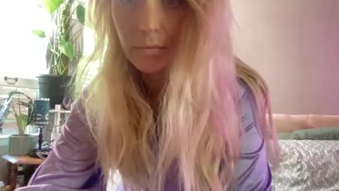 Snapshot of s639713 chatting on 10-08-25, 03:20 KumKitten online show from 10-08-25, 03:20