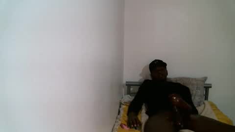 s8ukme90 online show from 09-11-25, 12:22