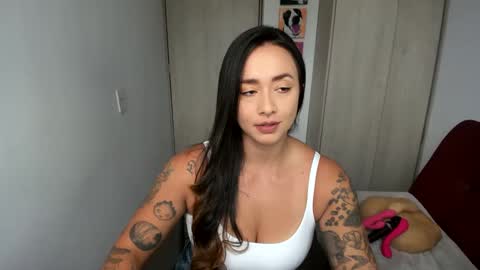Snapshot of saarah_brownn chatting on 02-03-25, 07:42 Sara online show from 02-03-25, 07:42