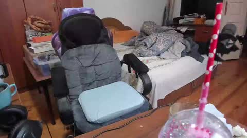 1141323  my Lord Mister Max   moms treasure online show from 01-19-25, 09:44