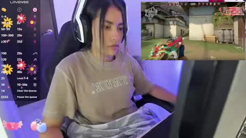 Snapshot of sabrina_chester_02 chatting on 11-22-25, 06:40 Angie online show from 11-22-25, 06:40