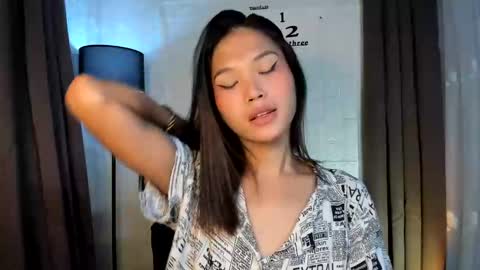 Snapshot of sabrina_maxx chatting on 12-13-24, 02:38 Nadine online show from 12-13-24, 02:38