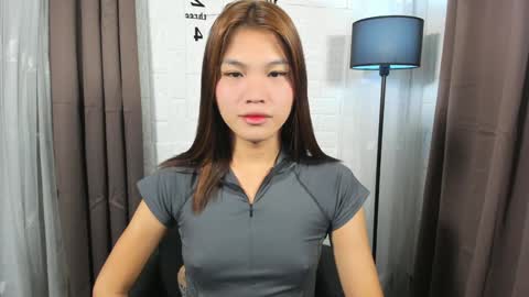 Snapshot of sabrina_maxx chatting on 01-13-25, 05:23 Nadine online show from 01-13-25, 05:23