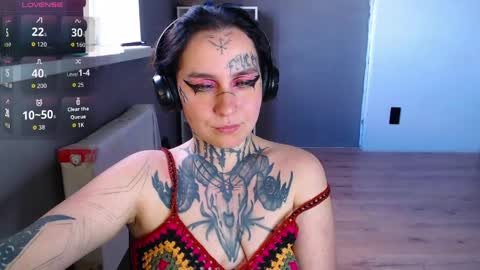 Snapshot of sabrina_raiders_666 chatting on 04-25-26, 01:41 Lilith Solar online show from 04-25-26, 01:41