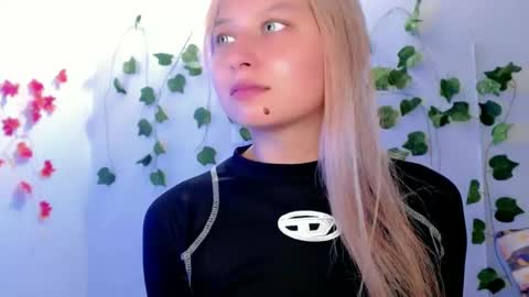 Snapshot of sabrinaexpositoxx chatting on 02-03-25, 05:40 SABRI online show from 02-03-25, 05:40