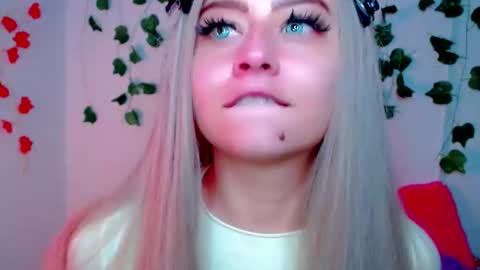 Snapshot of sabrinaexpositoxx chatting on 02-24-25, 10:37 SABRI online show from 02-24-25, 10:37