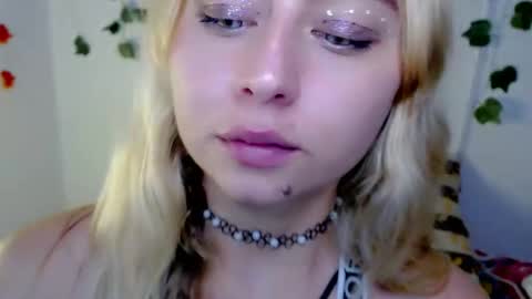 Snapshot of sabrinaexpositoxx chatting on 03-02-25, 12:54 SABRI online show from 03-02-25, 12:54