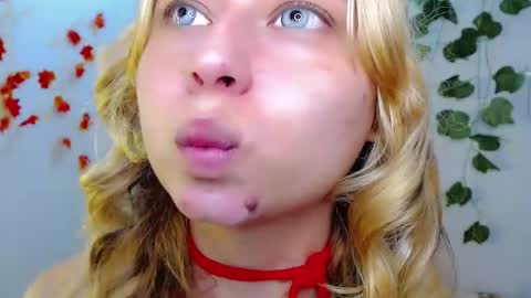 Snapshot of sabrinaexpositoxx chatting on 03-05-25, 09:16 SABRI online show from 03-05-25, 09:16