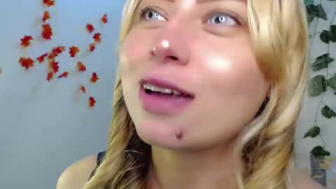 Snapshot of sabrinaexpositoxx chatting on 03-06-25, 10:09 SABRI online show from 03-06-25, 10:09