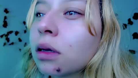 Snapshot of sabrinaexpositoxx chatting on 03-08-25, 01:39 SABRI online show from 03-08-25, 01:39