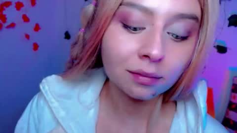 Snapshot of sabrinaexpositoxx chatting on 03-09-25, 10:52 SABRI online show from 03-09-25, 10:52