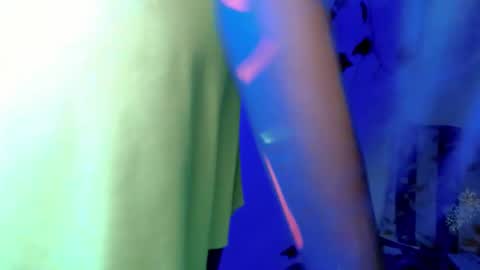 Snapshot of sabrinaexpositoxx chatting on 03-11-25, 06:32 SABRI online show from 03-11-25, 06:32