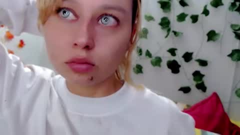 Snapshot of sabrinaexpositoxx chatting on 03-12-25, 09:12 SABRI online show from 03-12-25, 09:12