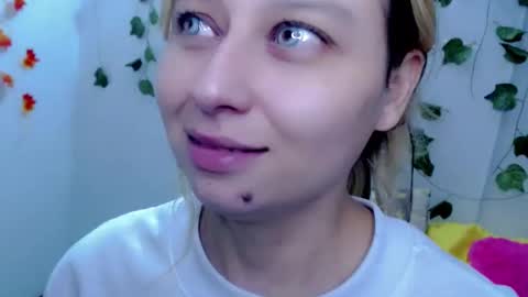 Snapshot of sabrinaexpositoxx chatting on 03-12-25, 12:15 SABRI online show from 03-12-25, 12:15