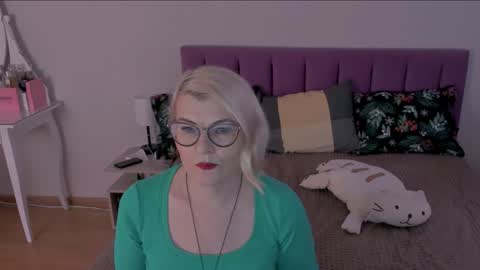 Sabrina MacMarren online show from 02-02-25, 12:02