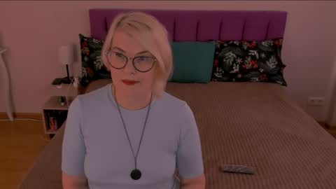 Sabrina MacMarren online show from 02-06-25, 08:18