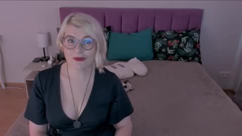 Sabrina MacMarren online show from 02-10-25, 07:36