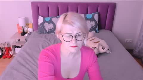 Sabrina MacMarren online show from 10-16-25, 04:41