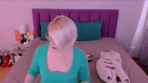 Sabrina MacMarren online show from 10-22-25, 09:31