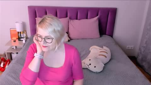 Sabrina MacMarren online show from 11-19-25, 06:41