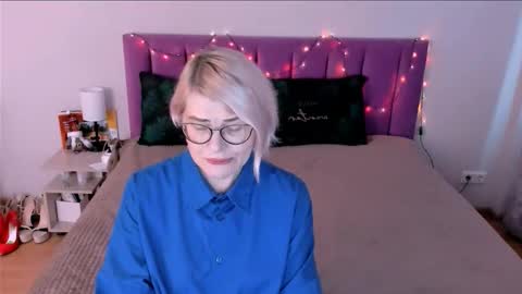 Sabrina MacMarren online show from 12-14-25, 11:26