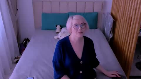 Sabrina MacMarren online show from 03-10-26, 08:41