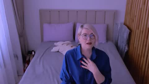 Sabrina MacMarren online show from 03-28-26, 09:42