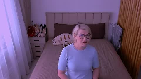 Sabrina MacMarren online show from 05-30-26, 10:23