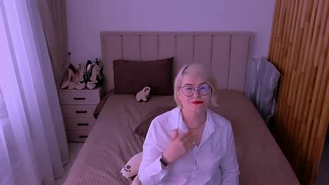 Sabrina MacMarren online show from 06-01-26, 03:58