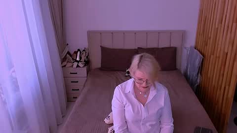 Sabrina MacMarren online show from 06-05-26, 05:40