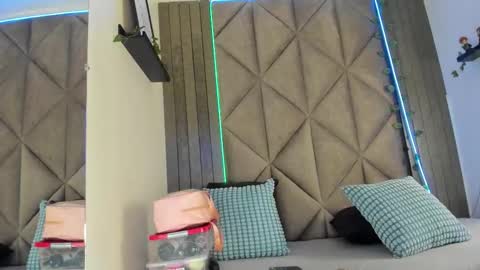 Snapshot of sabrinaspell_ chatting on 12-19-25, 11:39 S A B R I N A online show from 12-19-25, 11:39