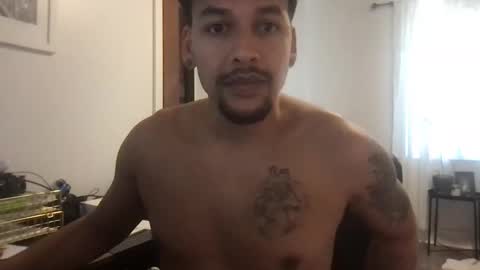 Snapshot of sack_draggin chatting on 01-09-25, 08:33 Beezy online show from 01-09-25, 08:33