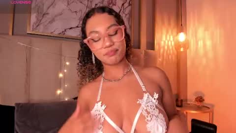 Sophie online show from 06-19-26, 04:39