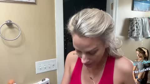 Snapshot of sadierw chatting on 01-20-25, 08:29 SadieRW online show from 01-20-25, 08:29