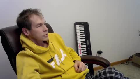 Snapshot of sae1900 chatting on 11-30-25, 08:35 sae1900 online show from 11-30-25, 08:35