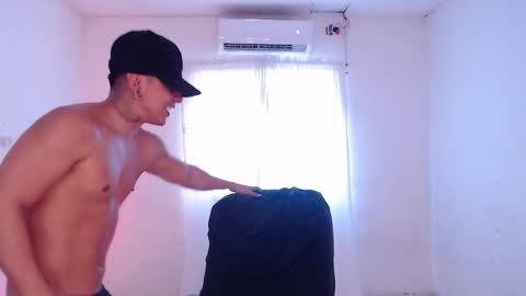 Snapshot of saenz_hotx chatting on 12-13-24, 06:27 saenz_hotx online show from 12-13-24, 06:27