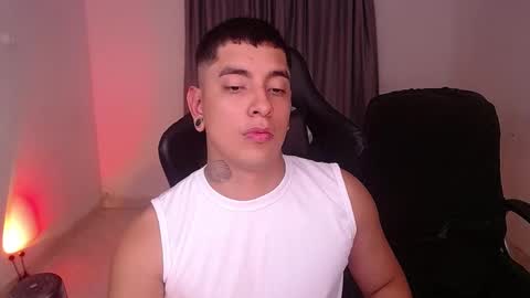 Snapshot of saenz_hotx chatting on 01-08-25, 02:14 saenz_hotx online show from 01-08-25, 02:14