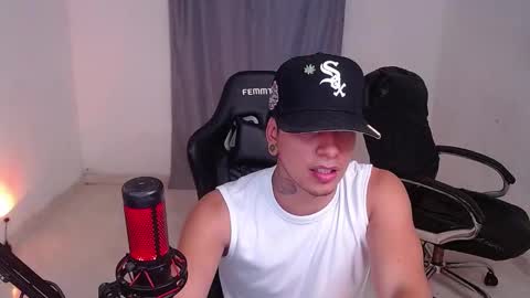 Snapshot of saenz_hotx chatting on 01-31-25, 11:03 saenz_hotx online show from 01-31-25, 11:03