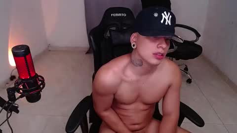 Snapshot of saenz_hotx chatting on 03-09-25, 01:56 saenz_hotx online show from 03-09-25, 01:56