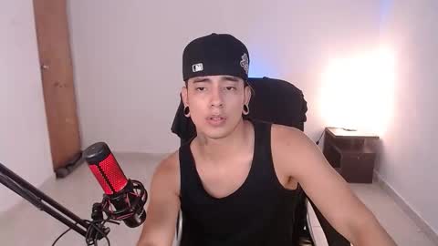 Snapshot of saenz_hotx chatting on 09-21-25, 10:44 saenz_hotx online show from 09-21-25, 10:44
